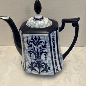 Bombay Vintage Blue and White Ceramic Teapot